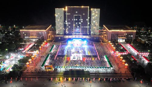 2023年彭澤縣第四屆小龍蝦美食節(jié)暨贛鄂皖三省七縣預(yù)制菜農(nóng)旅產(chǎn)品展銷(xiāo)會(huì)開(kāi)幕